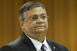 O Globo: médico sugere cirurgia bariátrica a Flávio Dino