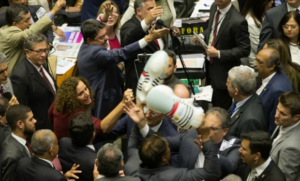 Todos os deputados do MA apoiaram punição para brigões