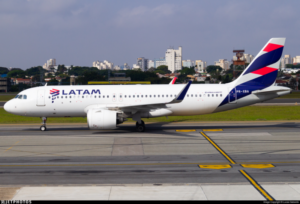 Avião da Latam que viria a São Luís se choca com urubu ao decolar em Brasília