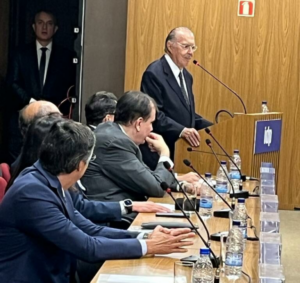 Sarney é homenageado pelos serviços em prol da Democracia