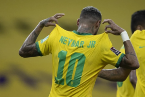 Xande de Pilares faz show na Capela de São Pedro na estreia do Brasil na Copa do Mundo
