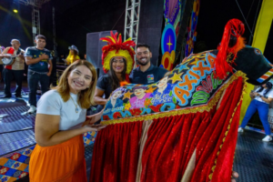 Iracema Vale participa da abertura do Arraial do Ipem e parabeniza Brandão pelo apoio à cultura