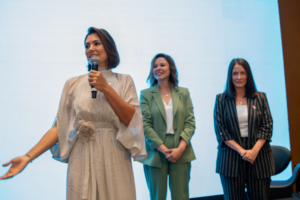 Saiba quem votou para barrar medalha a Michelle Bolsonaro na Alema