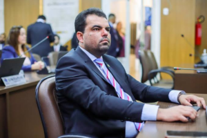 Álvaro Pires cobra celeridade em projeto sobre piso da enfermagem em SLZ