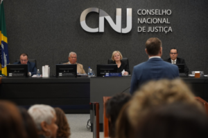 Com salário médio de R$ 69,8 mil, 73,9% dos juízes dizem ganhar pouco