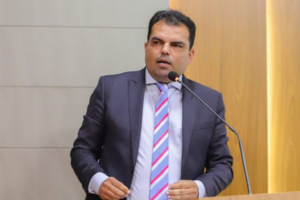 PL de Álvaro Pires obriga empresas a retirar fios em desuso dos postes