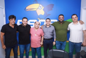 IMAGEM DO DIA: Paulo Victor de olho no PP