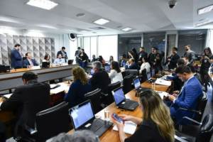 Oposição diz que rejeitará relatório de Eliziane e preparará texto alternativo