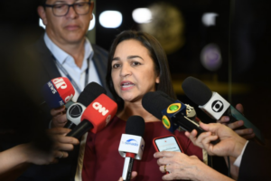 CPMI do 8/1: Eliziane quer convocar ex-comandantes das Forças Armadas