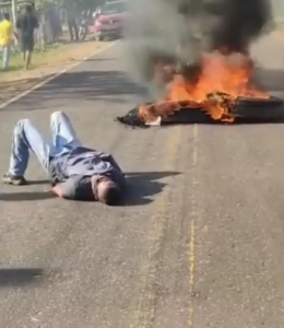 Populares amarram PM durante protesto no Maranhão