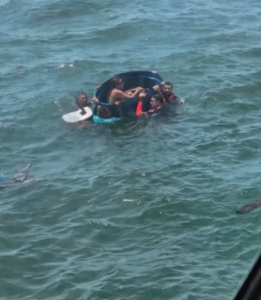 Barco com cinco pessoas naufraga em Panaquatira