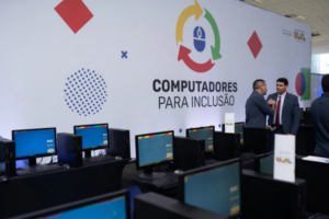 Indicação de Ana Paula garante computadores para escola de Pinheiro
