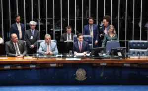 Sem holofotes, Congresso promulga PEC que livra partidos de dívidas