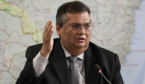 Comissão quer explicações de Dino sobre uso de vôos da FAB