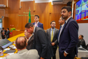 Com polêmica, Assembleia aprova reajuste de 11% a servidores do MA