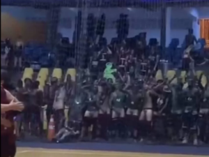 Unisa expulsa alunos por atos obscenos durante jogo de volei feminino
