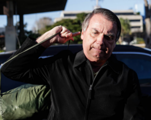 Pix para Bolsonaro inclui bilionário, ex-ministro do TSE e locutor de rodeio, diz Coaf