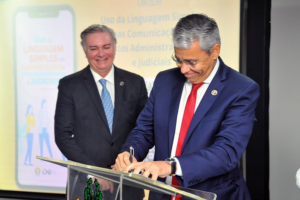 Gama oferece café para Dino com bancada evangélica