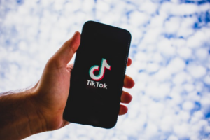 Juiz do MA manda Tik Tok indenizar usuários do Brasil em R$ 23 milhões