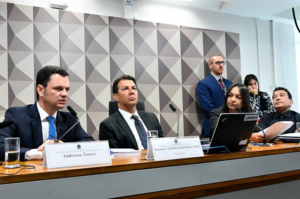 Eliziane Gama quer acareação entre Torres e delegado da PF