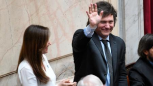 Milei reduz ministérios de 18 para 9; posse ocorre hoje