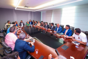 Iracema conduz reunião com presidente da Emap, na Assembleia