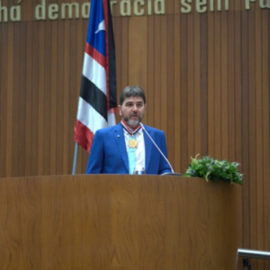 Liviomar Macatrão recebe mais alta honraria da Assembleia no MA