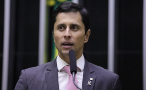 Projeto de Duarte Jr. garante vinculação de reajuste do BPC ao salário mínimo