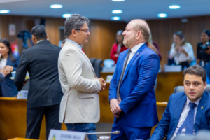 Foto: retorno de Othelino Neto para a Assembleia Legislativa