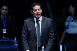 “Escândalo das joias pode ter consequências para aliados de Bolsonaro”, diz Mourão