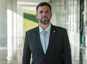 Fábio Macedo comemora política nacional de combate ao câncer