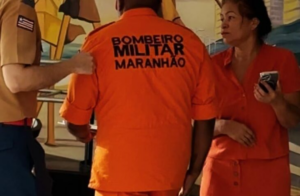 Bombeiros vistoriam e autuam ‘Mansão Rosana’ após morte de blogueiro