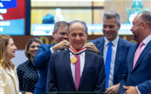 Aparício Bandeira é homenageado com Medalha Manuel Beckman