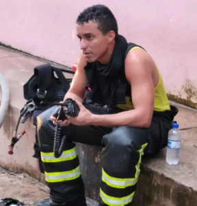 VÍDEO! Bombeiro registra momentos de terror durante incêndio em SLZ