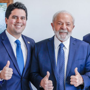 Lula dá posse a três ministros e cria ministério para pequena empresa