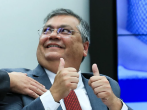 Dino manobra e evita convocação para explicar sumiço de imagens do 8/1
