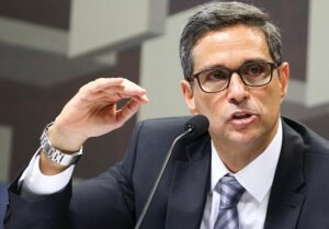 TRF-1 derruba liminar e presidente do BC será investigado por offshore e esquema de lucros com taxa de juros