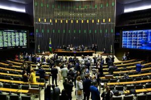 “Taxa das blusinhas” de até US$ 50 começa em agosto, determina MP