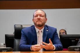 PCdoB aceita pedido de retirada do deputado Othelino Neto dos quadros do partido
