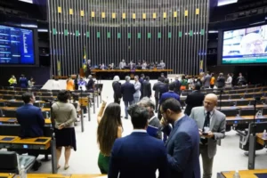 Com orçamento secreto, número de pré-candidatos parlamentares a prefeituras cai pela metade