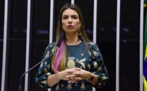 Coerência!!! Deputada Sobre Identidade De Gênero: ‘Não Existe Pessoa Que Menstrua, Existe Mulher’