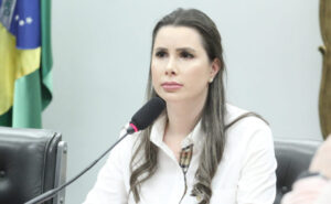 Absurdo ser a favor de decisões monocráticas!!! Leia quem votou a favor e contra a PEC que limita decisões monocráticas no STF