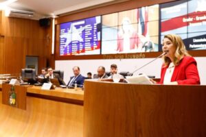 Iracema denuncia prefeito de Barreirinhas por manipulação política