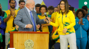 Ela adorou!!! Com credencial emitida às pressas, Janja representará Lula em Paris
