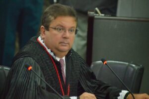 Gedeon suspende decisão de Douglas Martins contra Daniel Brandão