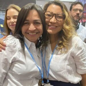 IMAGEM DO DIA: Eliziane comemora Janja