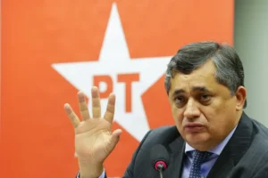 Líder do PT na Câmara quer que partido proíba alianças com PL de Bolsonaro