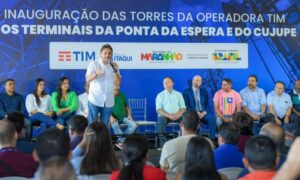 Juscelino Filho doa computadores e participa de inauguração de torres da TIM
