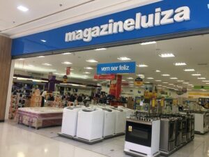 Magalu é condenada a pagar indenização a cliente por compra registrada em duplicidade
