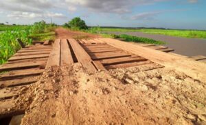 Pinheiro: Luciano e equipe da infraestrutura fazem levantamento de pontes que serão construídas em concreto